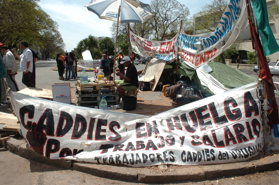 En 2008, los caddies hicieron huelga en varios clubes. Foto: Archivo El País
