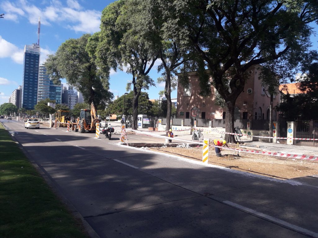 Obras en Bulevar Artigas a la altura de Tres Cruces. Foto: @imtransito