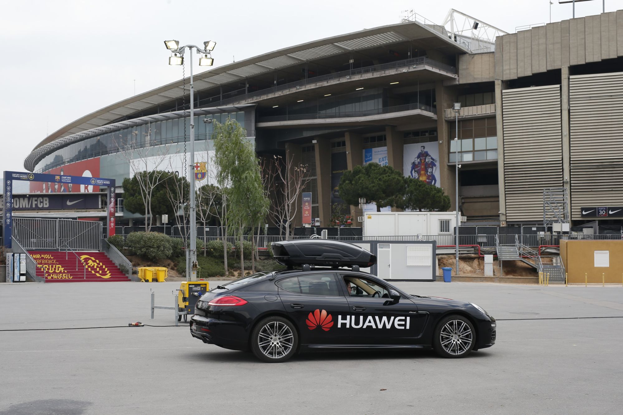 El Porsche que se maneja con un Huawei. Foto: AFP