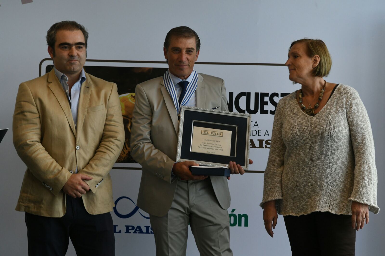 Entrega de premios de la Encuesta América le responde a El País. Fotos: Ariel Colmegna y Darwin Borrelli