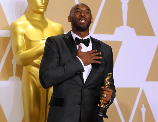 Kobe Bryant y su primer Oscar en Mejor corto animado Foto: Reuters