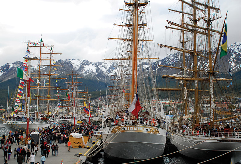 Buques escuela durante la celebración de "Velas Latinoamérica 2014". Foto: Velas Latinoamérica 2014