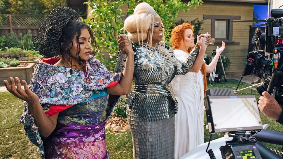 Mindy Kaling, Oprah Winfrey y Reese Witherspoon filmando "Un viaje en el tiempo"