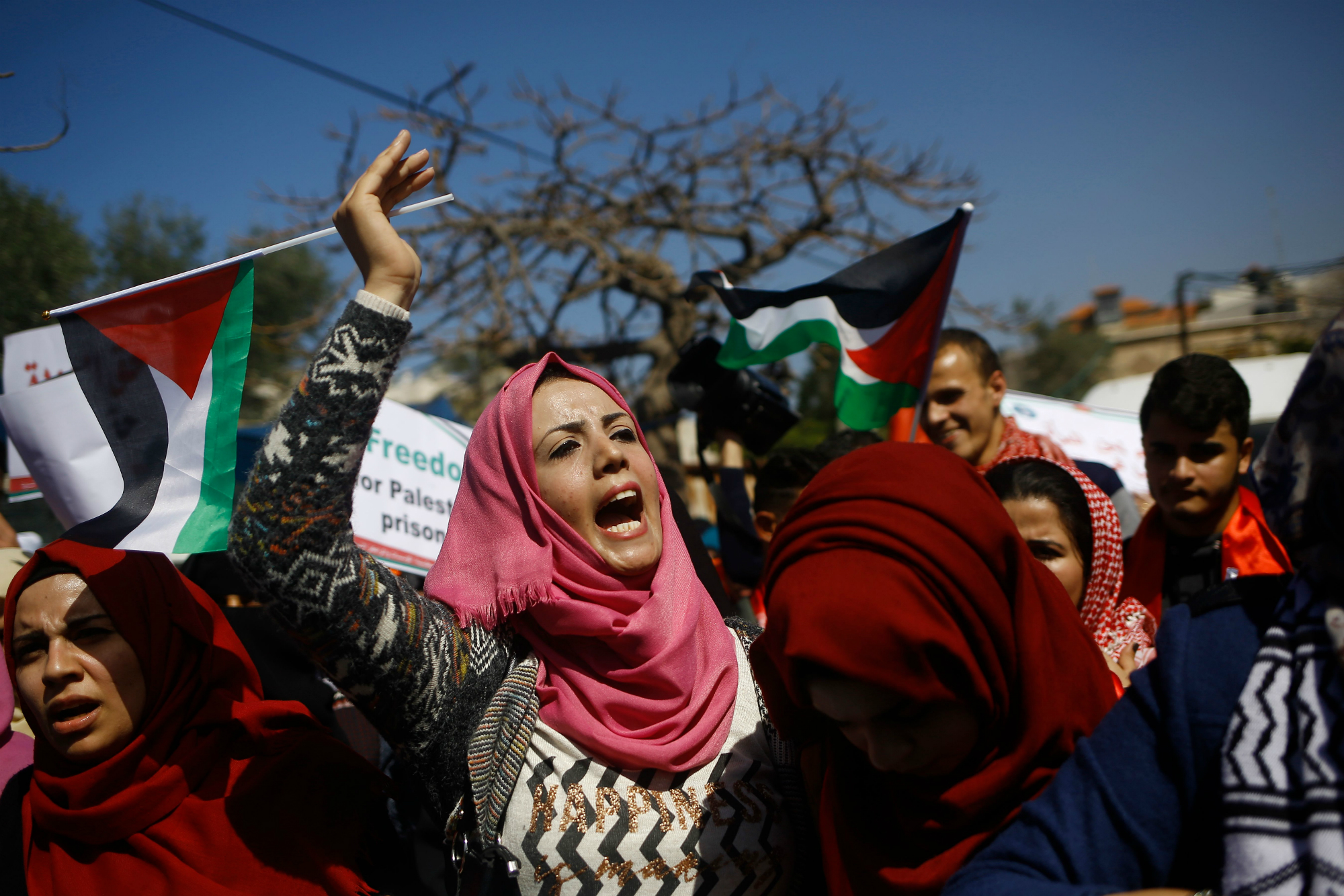 Mujeres palestinas reclaman el fin de la ocupación israelí en la manifestación que se llevó a cabo en Gaza. Foto: AFP.