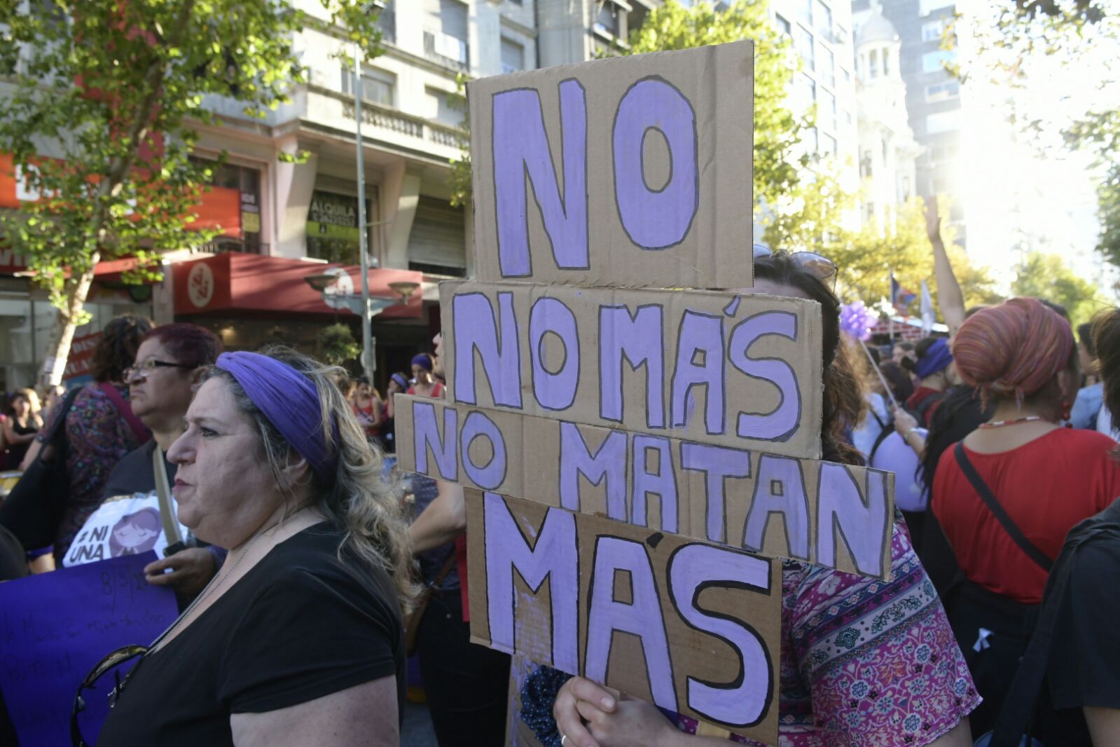 Reivindicaciones de las mujeres durante la marcha en el Día de la Mujer. Foto: El País