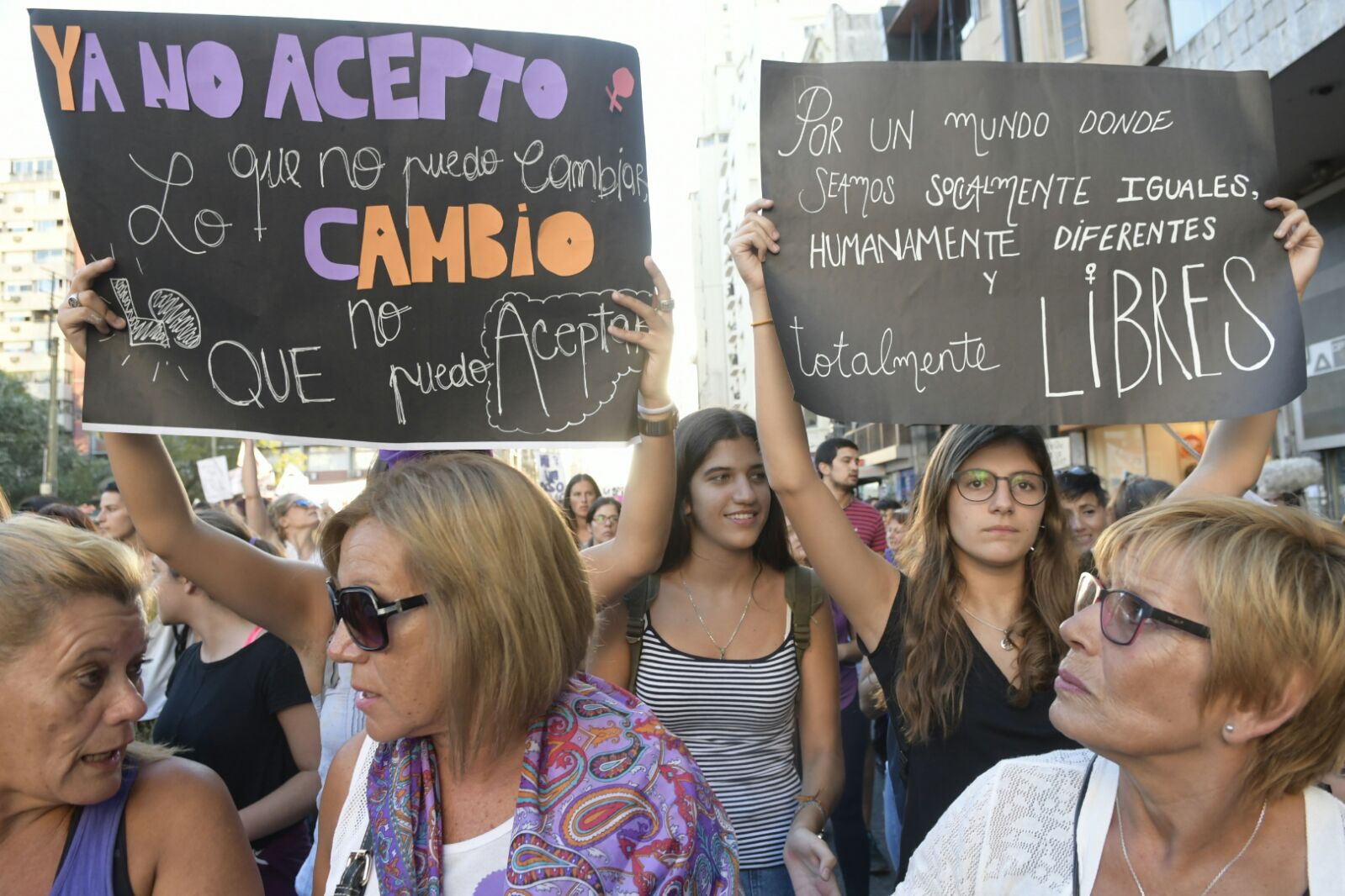 Reivindicaciones de las mujeres durante la marcha en el Día de la Mujer. Foto: El País