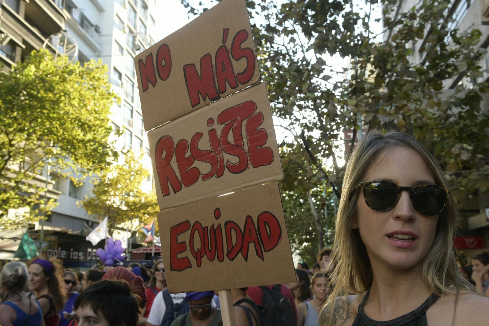 Reivindicaciones de las mujeres durante la marcha en el Día de la Mujer. Foto: Marcelo Bonjour