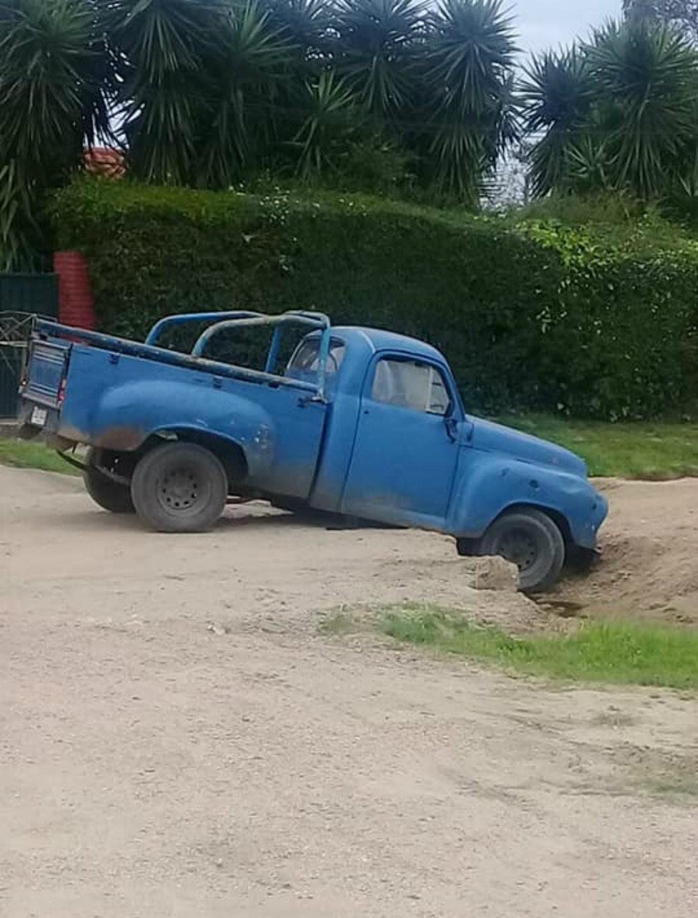 Grandes pozos en las calles de Ciudad de la Costa. Foto: Reclamos Canelones