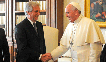 Papa Francisco junto con Tabaré Vázquez. Foto: Presidencia