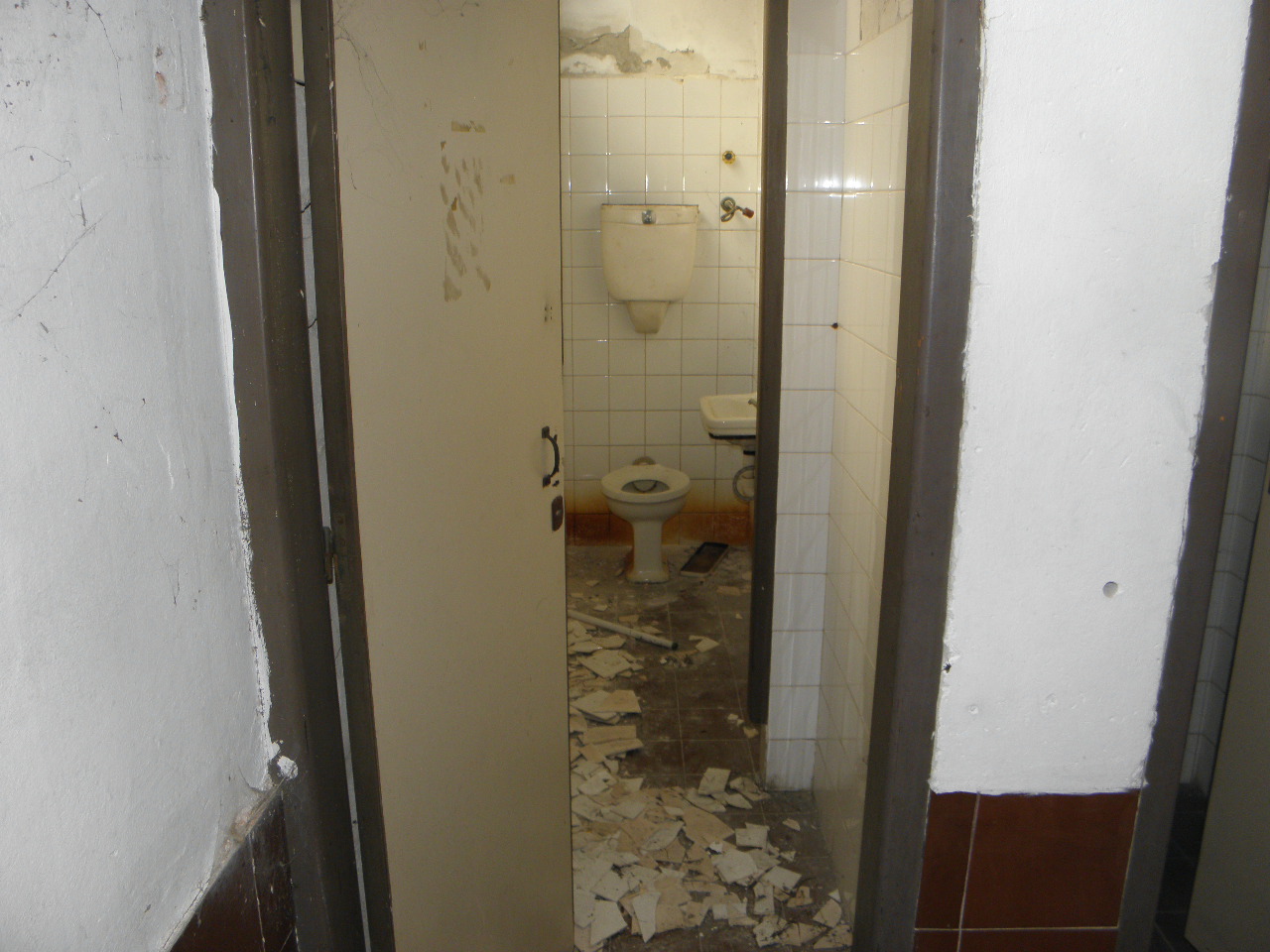 La vieja terminal cerró sus operaciones el 28 de diciembre de 2009. Fotos: Gentileza de Diego Ravera y Edward Rode, de CUIA.