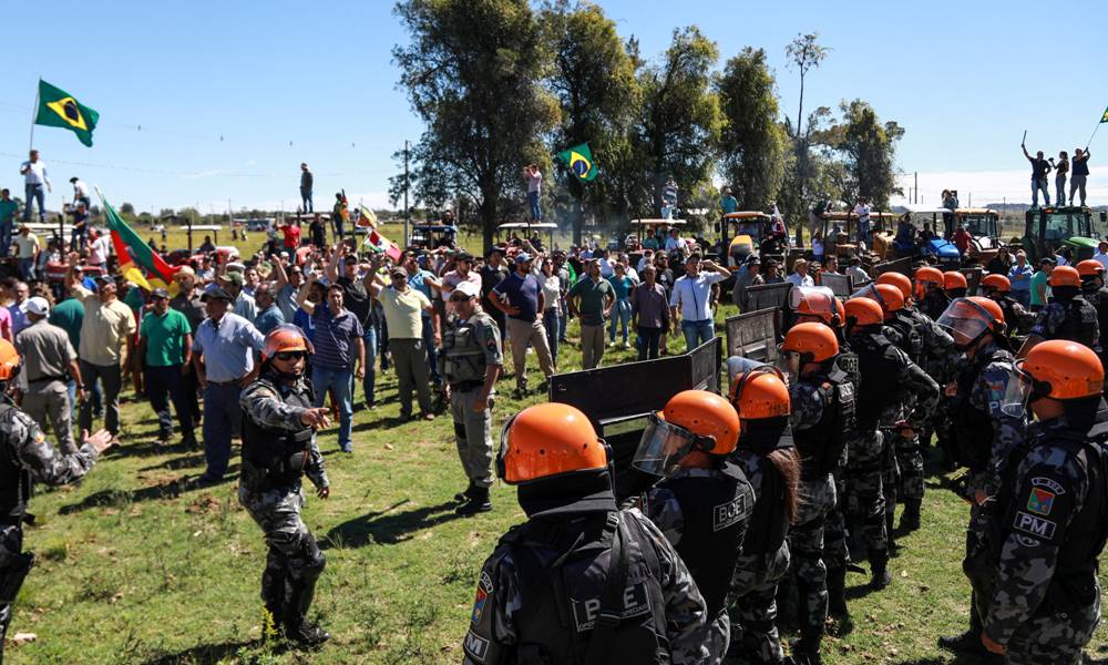 La caravana de Lula Da Silva hacia Livramento fue entre protestas e incidentes. Foto: AFP