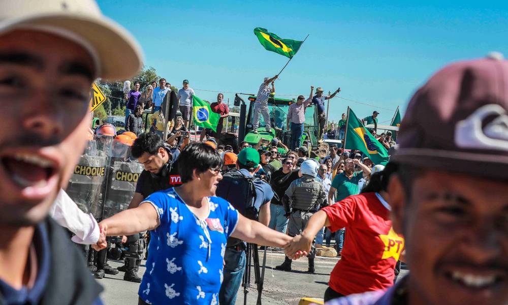 La caravana de Lula Da Silva hacia Livramento fue entre protestas e incidentes. Foto: AFP