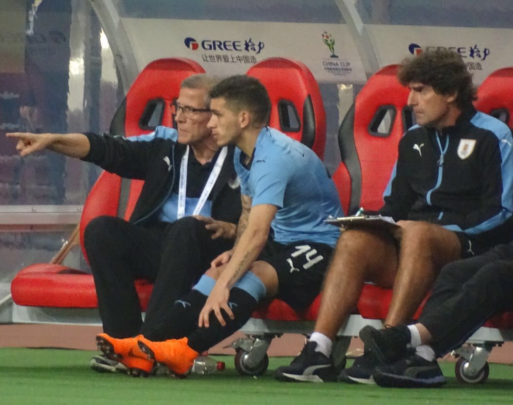 Lucas Torreira y su debut en la selección mayor de Uruguay. Foto: @Uruguay.
