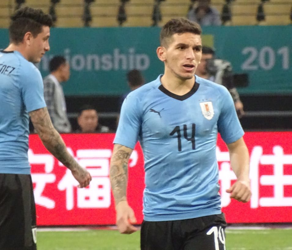 Lucas Torreira y su debut en la selección mayor de Uruguay. Foto: @Uruguay.