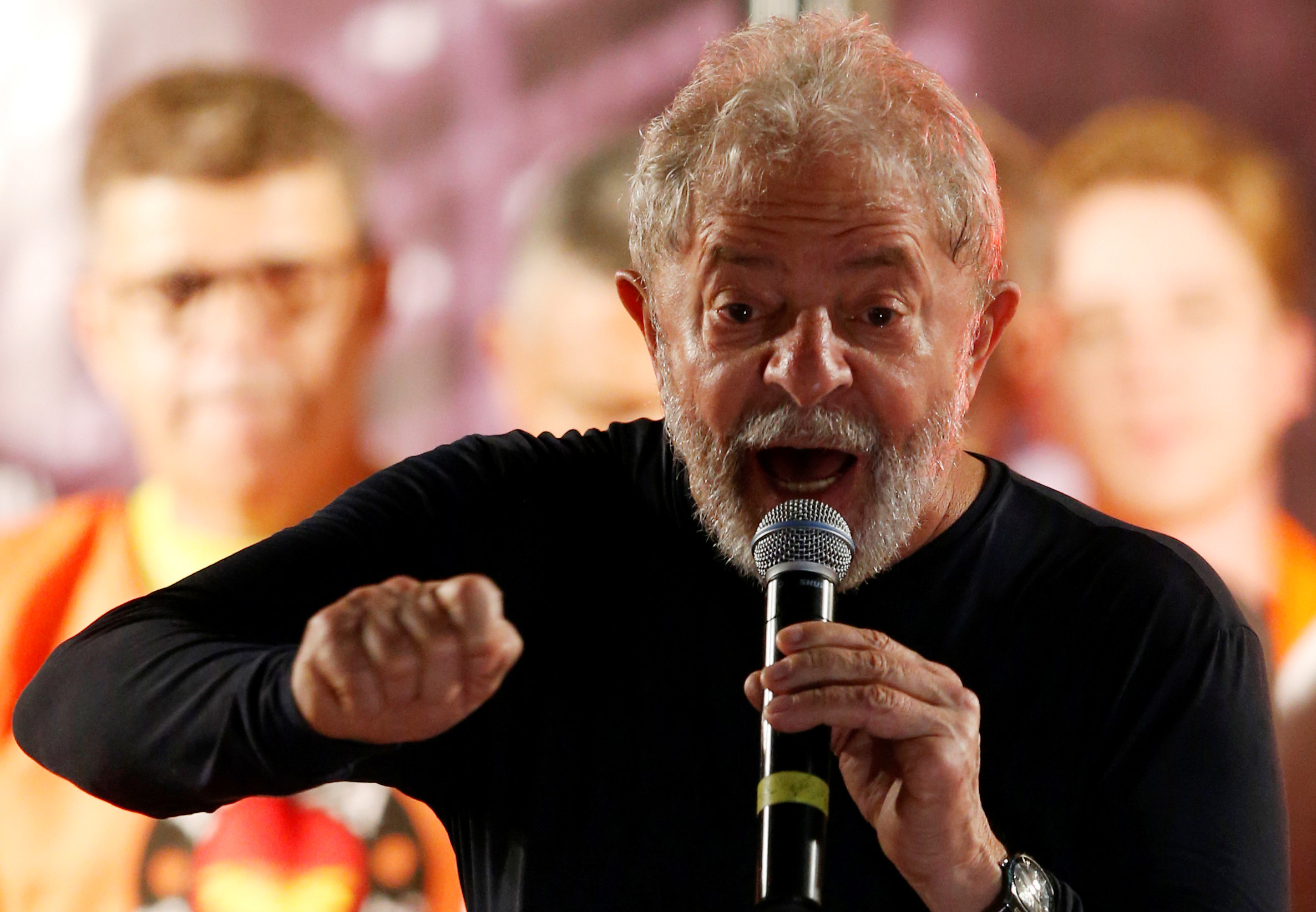 Lula cierra su acto de campaña en Curitiba. Foto: Reuters