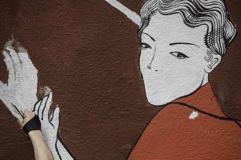 Arte callejero en Hong Kong. Foto: AFP