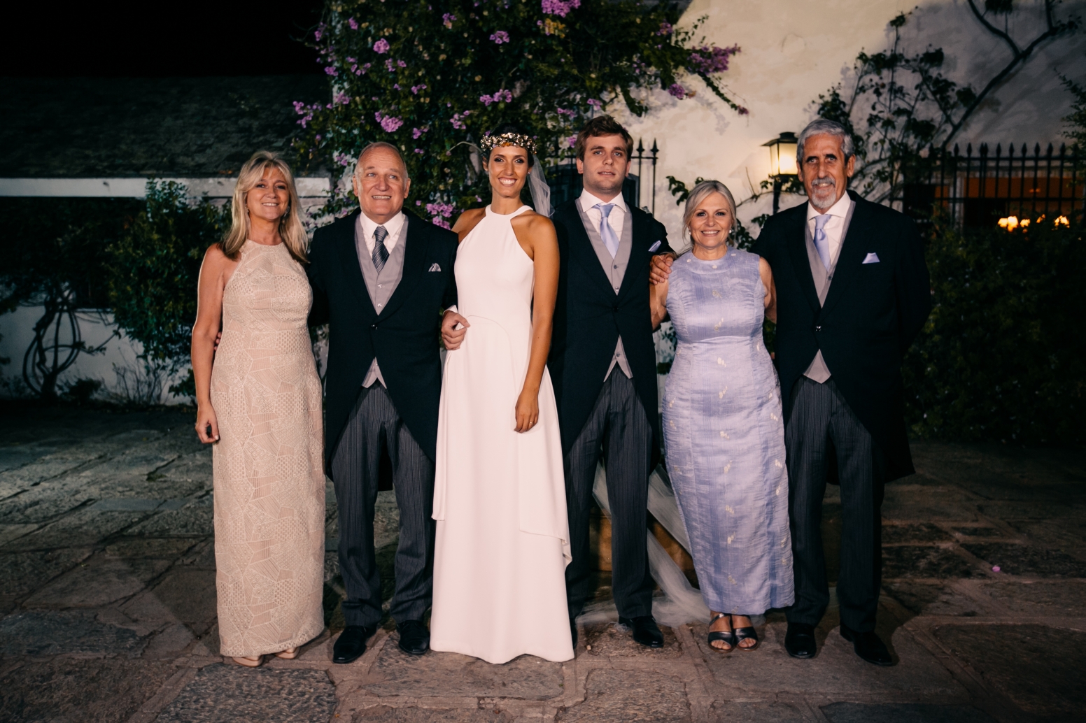 Los padrinos Anahí Friade, Fernanda Damiani, los novios, María Cristina Soffer, Agustín Dabezies.