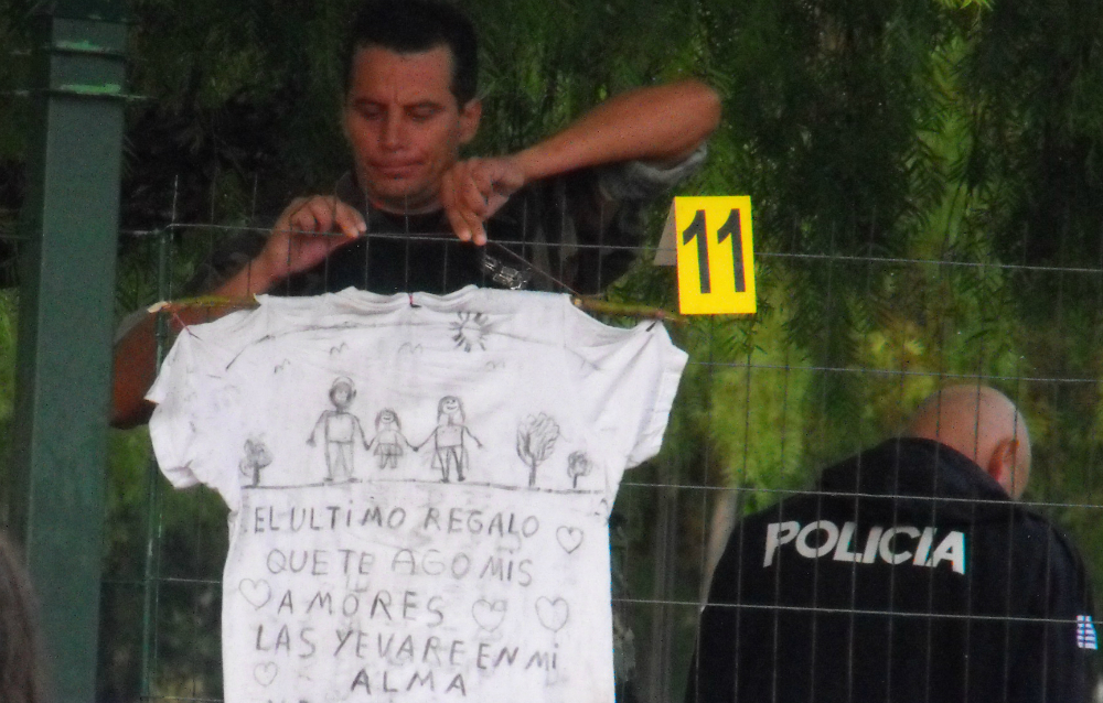 Martín Bentancur dibujó en una remera blanca una imagen familiar. Foto: L. Pérez