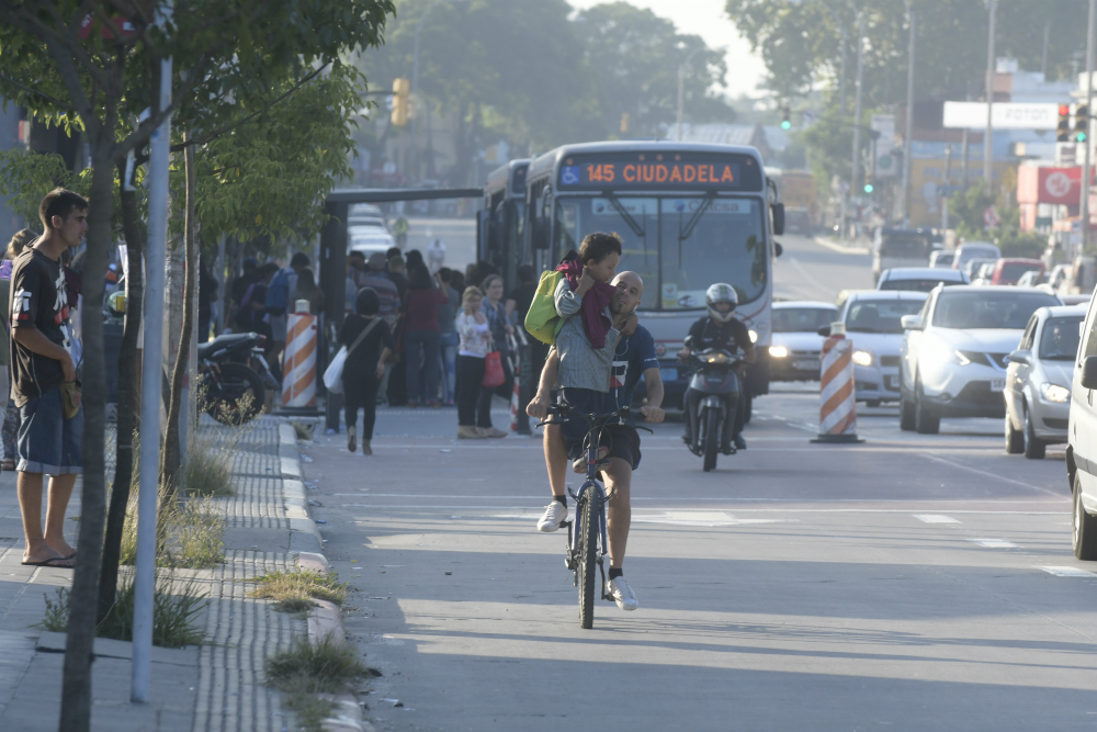 Terminaron las obras en el Corredor Garzón a la altura del centro comercial y desde hoy no entrarán a la Terminal Colón tres lineas de ómnibus. Foto: M. Bonjour