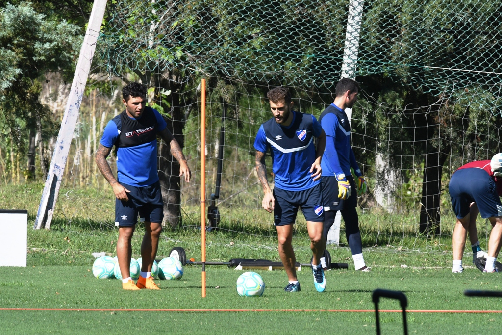 Tabaré Viudez y Gino Peruzzi en el entrenamiento. FOTO: Ariel Colmegna.