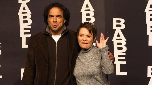 Adriana Barraza junto al director Alejandro González Iñárritu en la presentación de Babel. Foto: Archivo