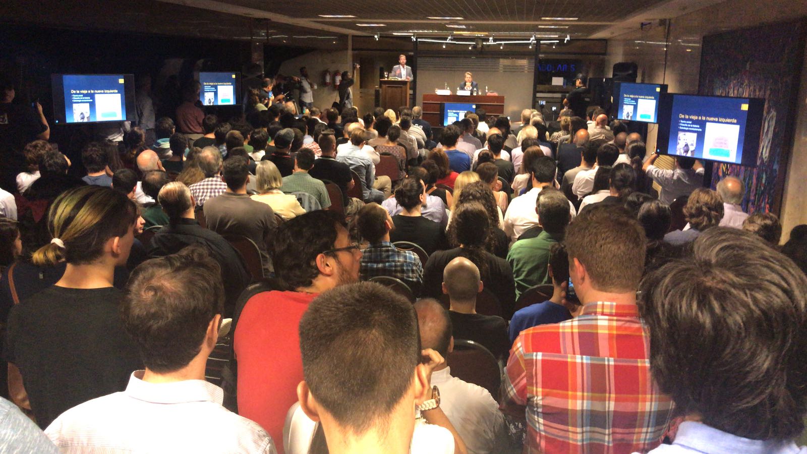 La conferencia agotó las localidades. Foto: Pablo Melgar