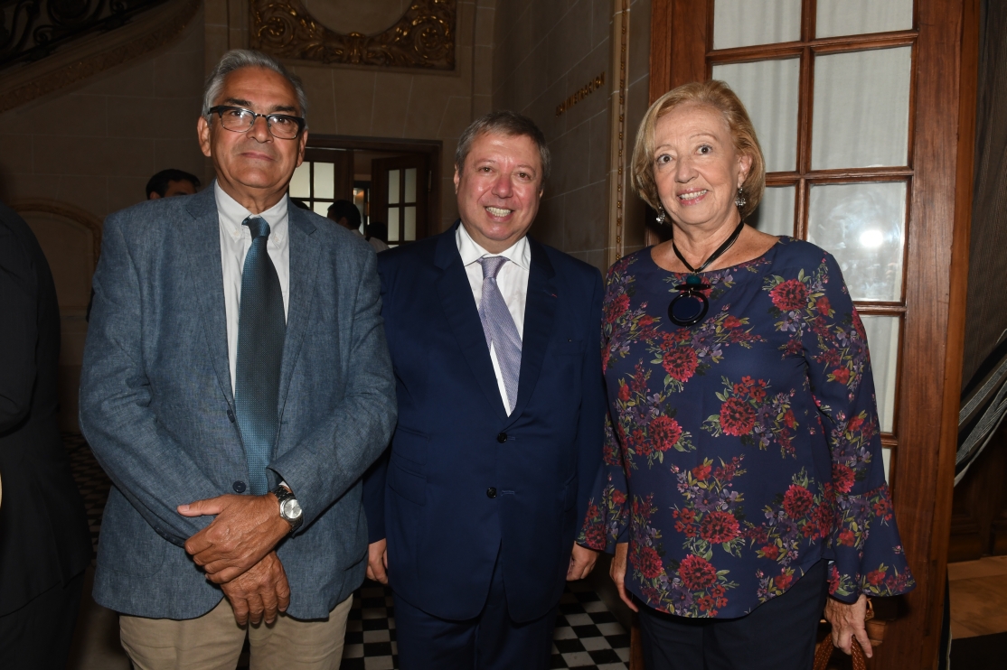 Enzo Benech , Embajador de Francia Philippe Bastelica, María Julia Muñoz.