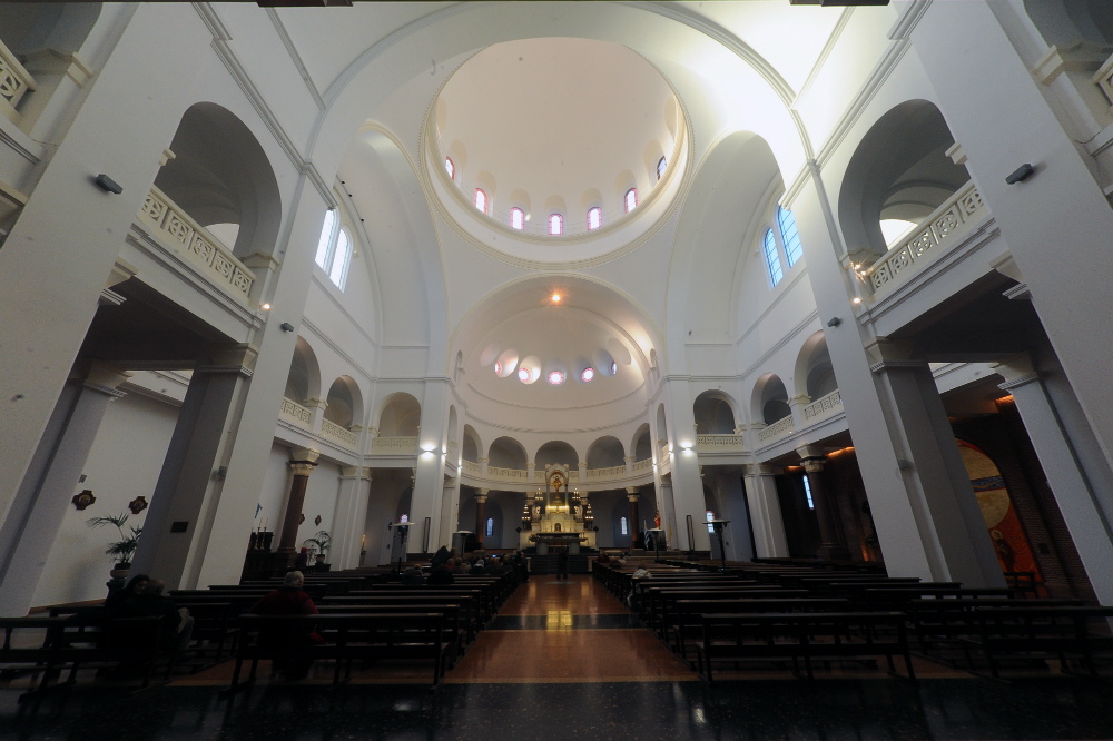 En Cordón: la iglesia de 18 de julio también recibe urnas. Foto: F. Ponzetto