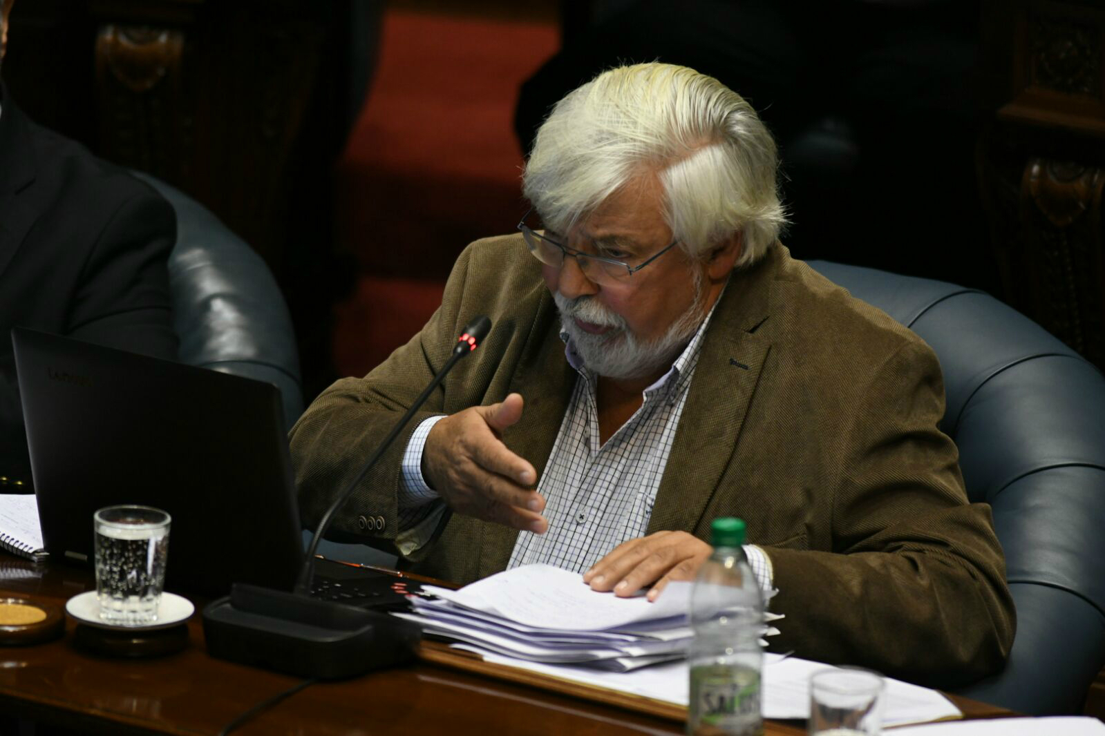 Eduardo Bonomi durante la interpelación. Foto: Ariel Colmegna.