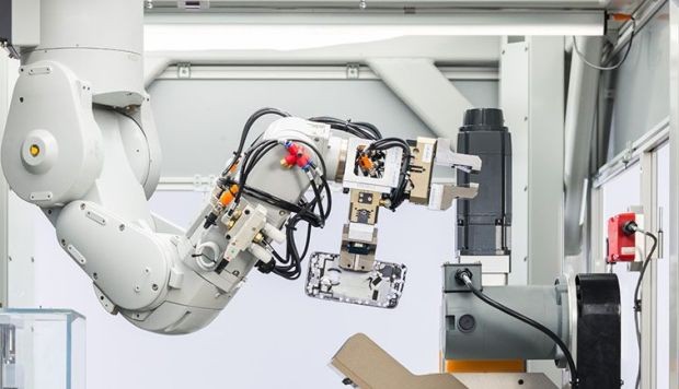 Daisy, el robot que destruye Iphones