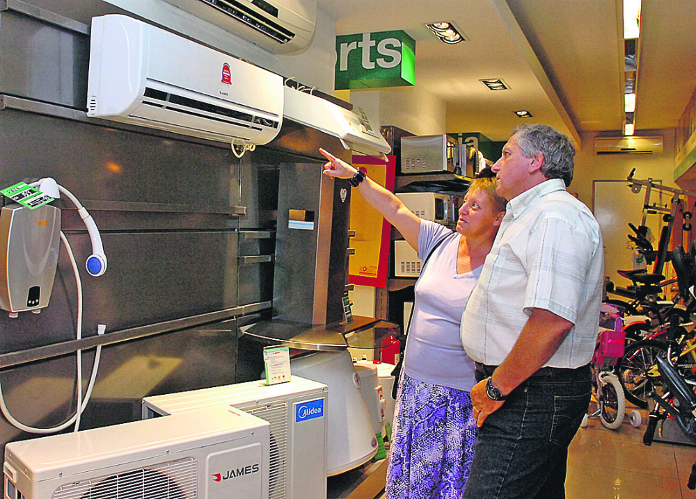 Predisposición: a compra de bienes durables bajó en marzo. Foto: archivo El País