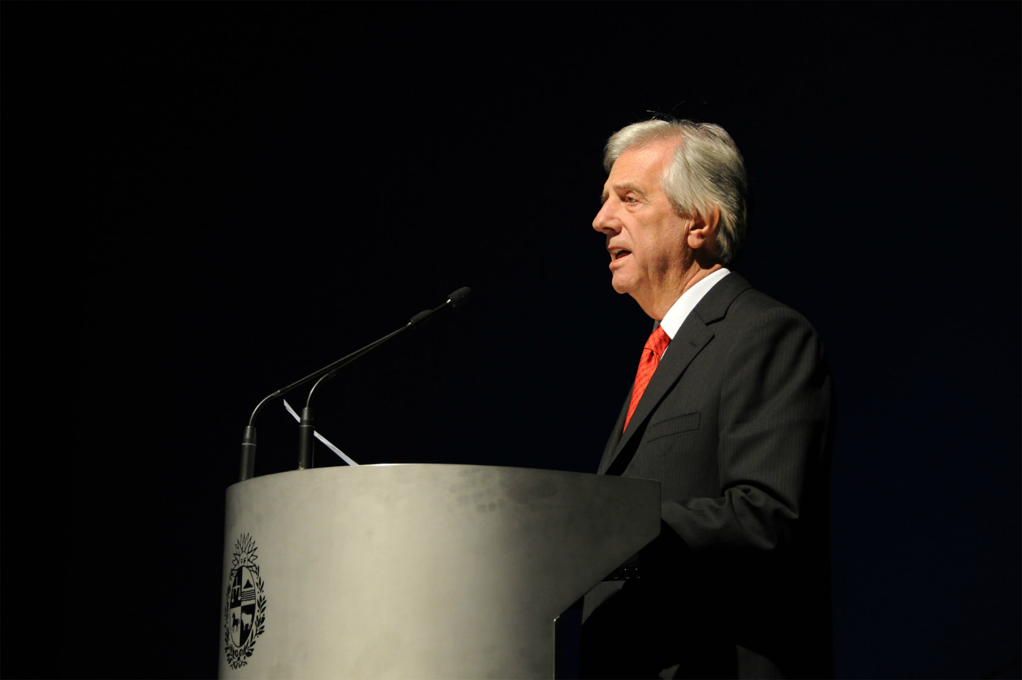 Tabaré Vázquez durante la conferencia "Voy por la paz". Foto: Presidencia.