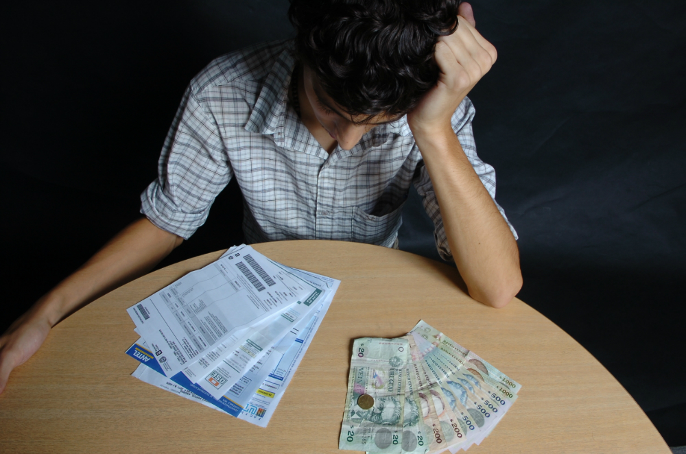 Interés: un préstamo con retención tiene una tasa de entre 38% y 41%; sin retención puede subir hasta 125% o más. Foto: archivo El País