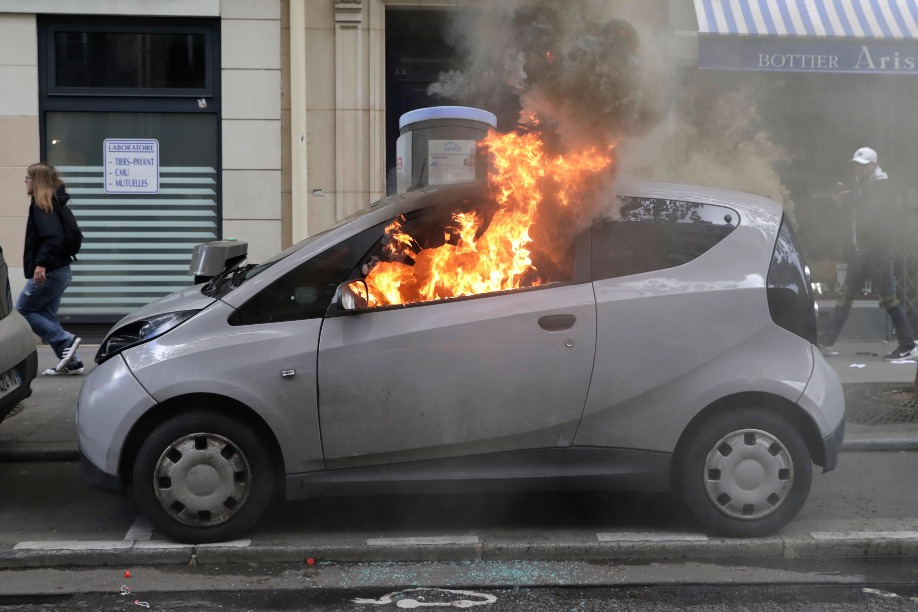 Disturbios en la manifestación en París del Primero de Mayo. Foto: AFP