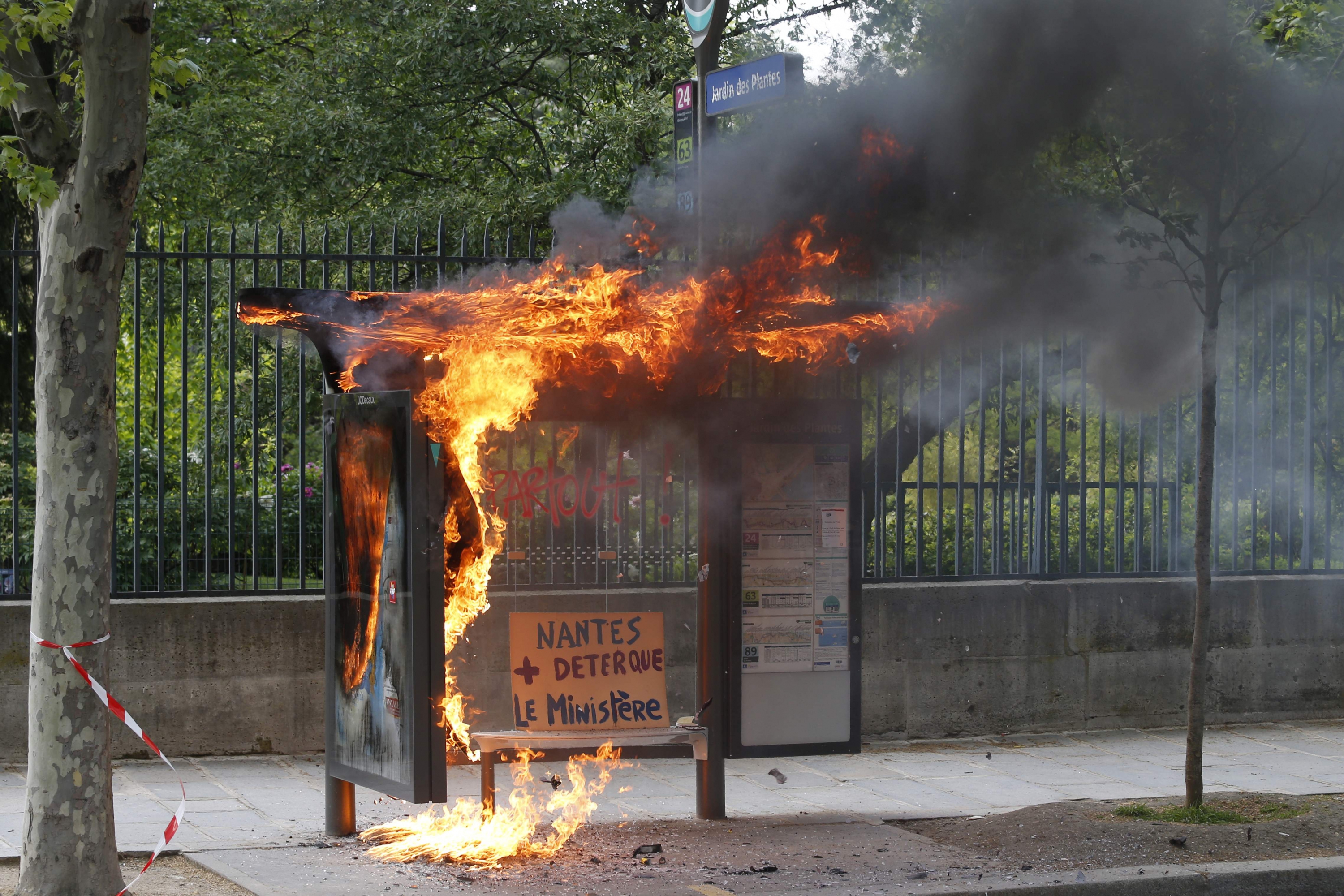 Disturbios en la manifestación en París del Primero de Mayo. Foto: AFP