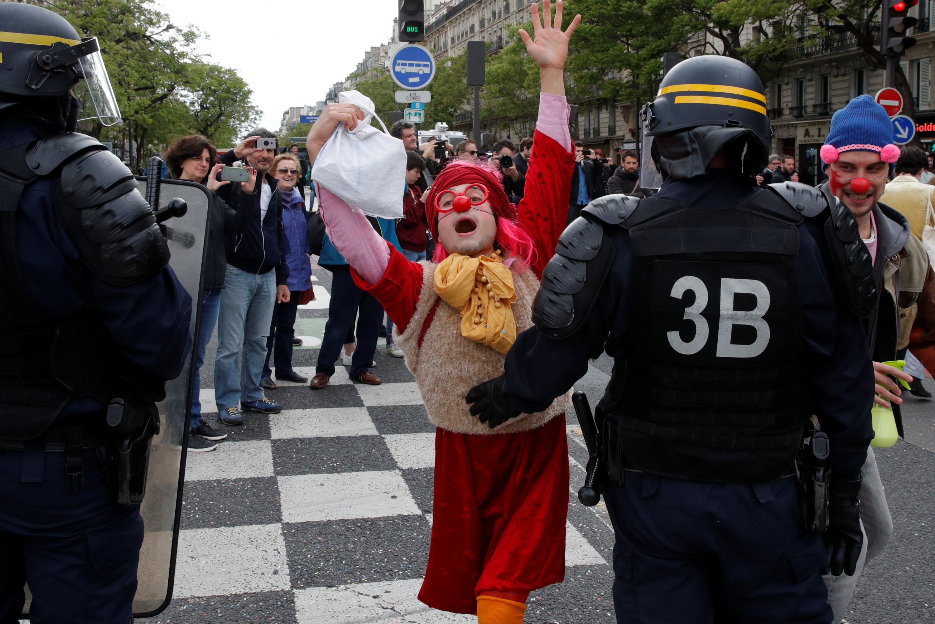 Disturbios en la manifestación en París del Primero de Mayo. Foto: Reuters