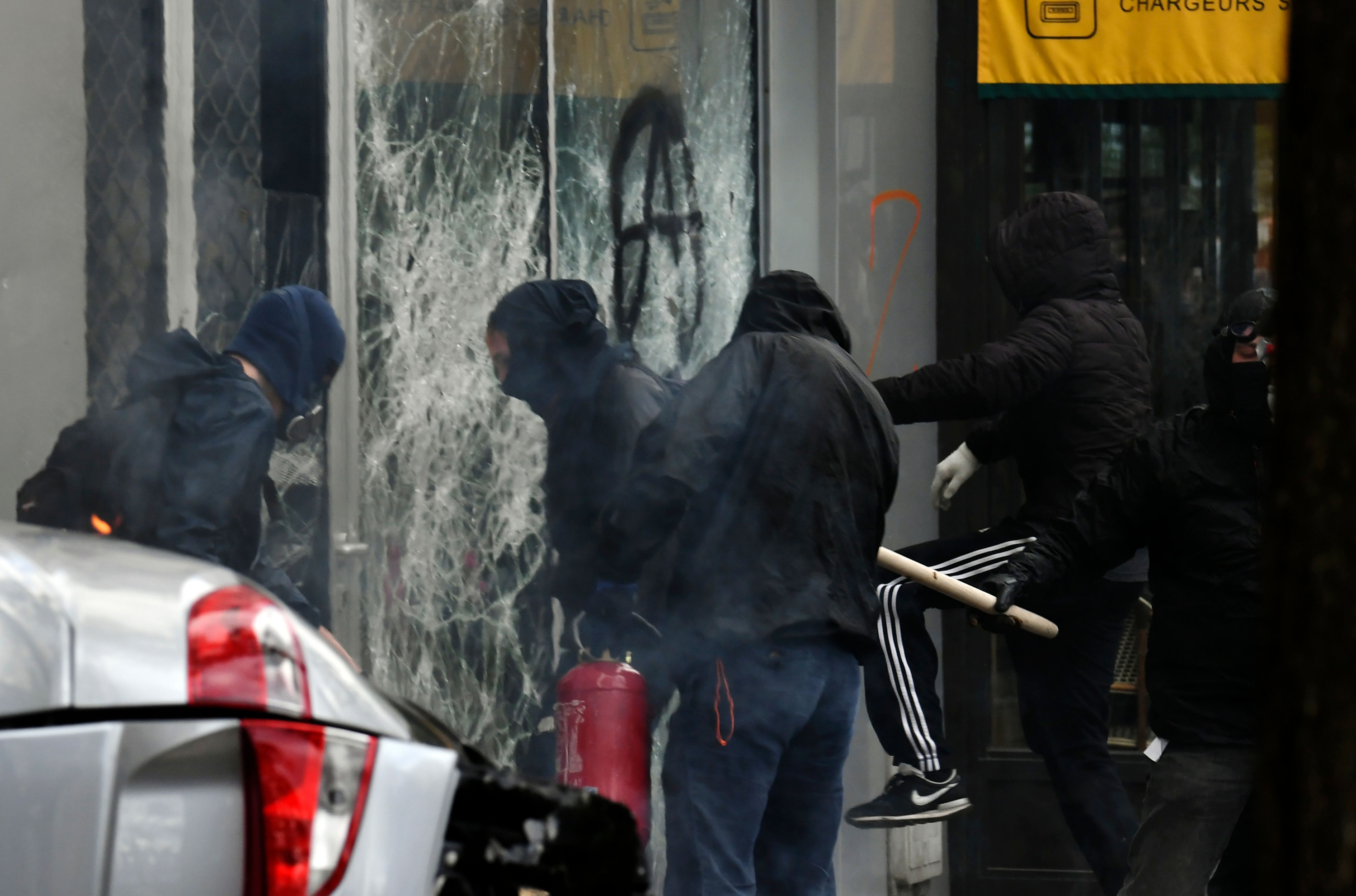 Disturbios en la manifestación en París del Primero de Mayo. Foto: Reuters