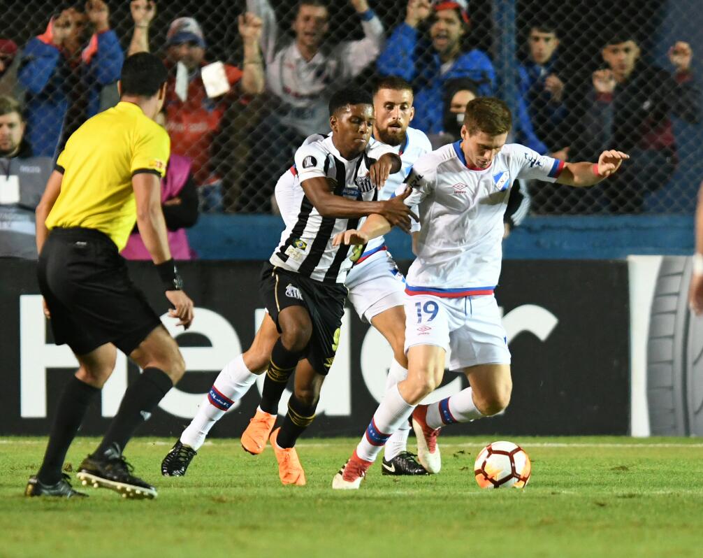 Nacional venció a Santos 1-0 en el Gran Parque Central por la Copa Libertadores. Foto: Gerardo Pérez.