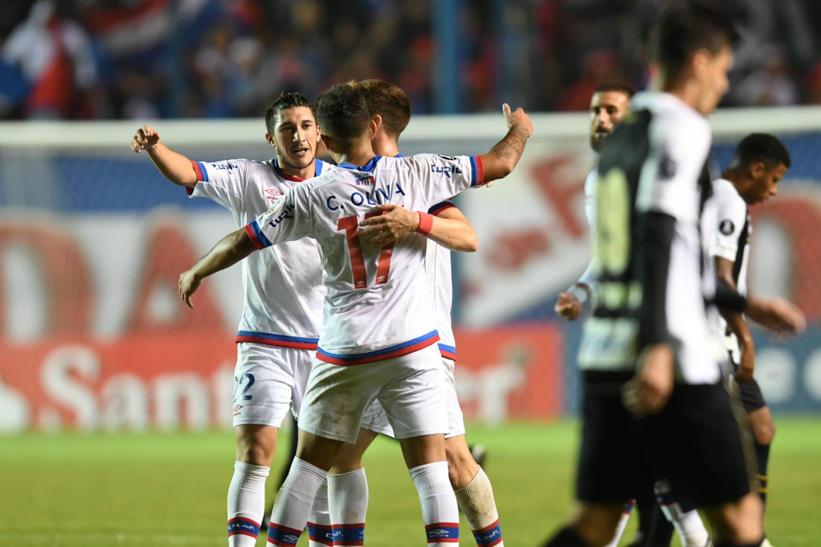Nacional venció a Santos 1-0 en el Gran Parque Central por la Copa Libertadores. Foto: Gerardo Pérez.