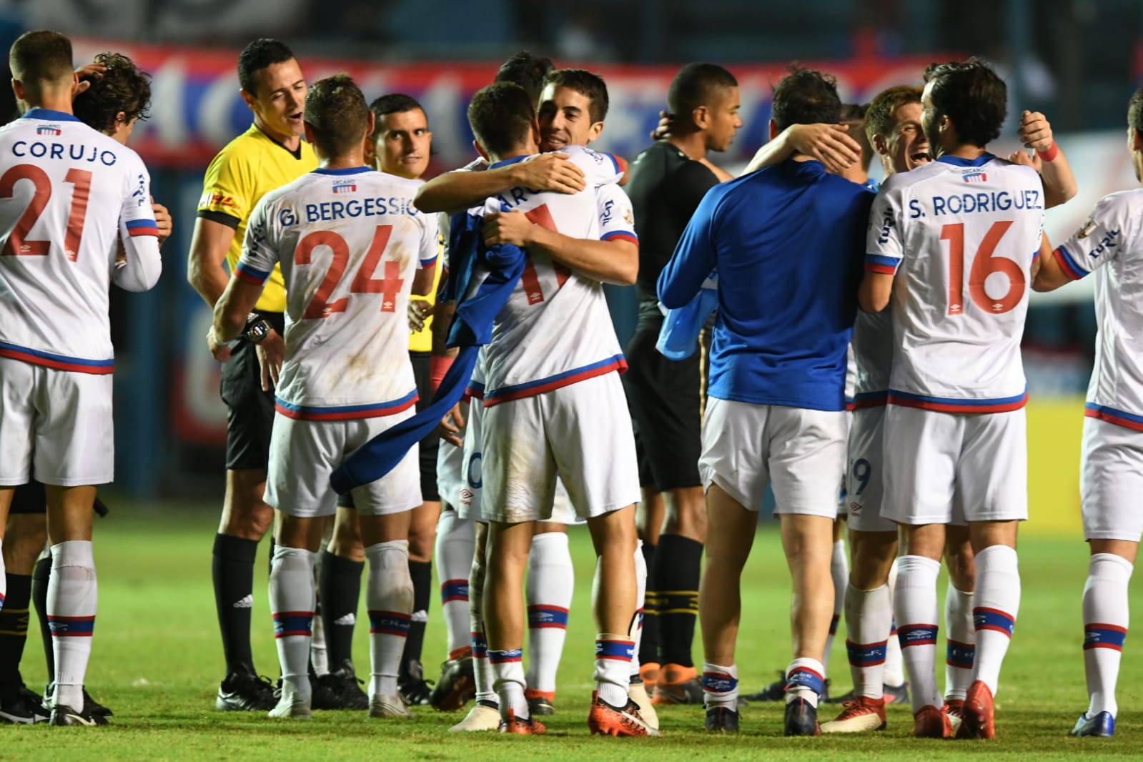 Nacional venció a Santos 1-0 en el Gran Parque Central por la Copa Libertadores. Foto: Gerardo Pérez.