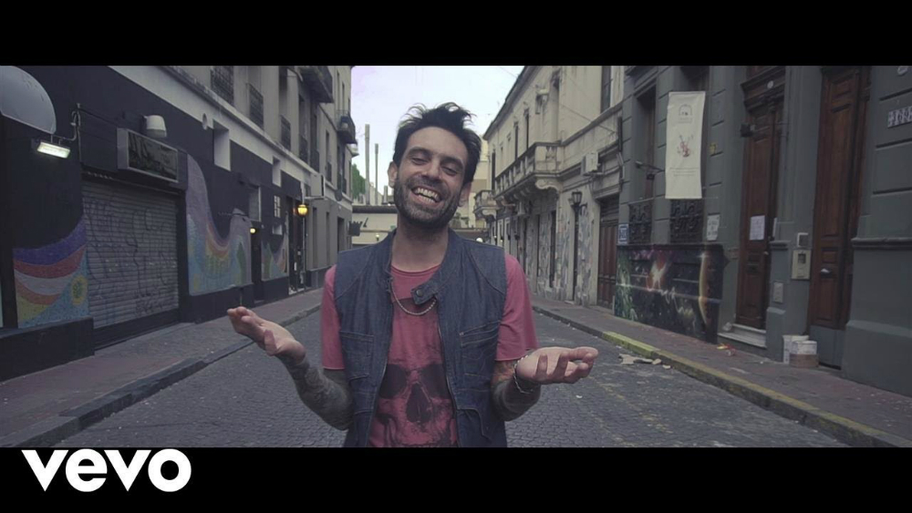 captura del video Amanecido del grupo Leonchalon