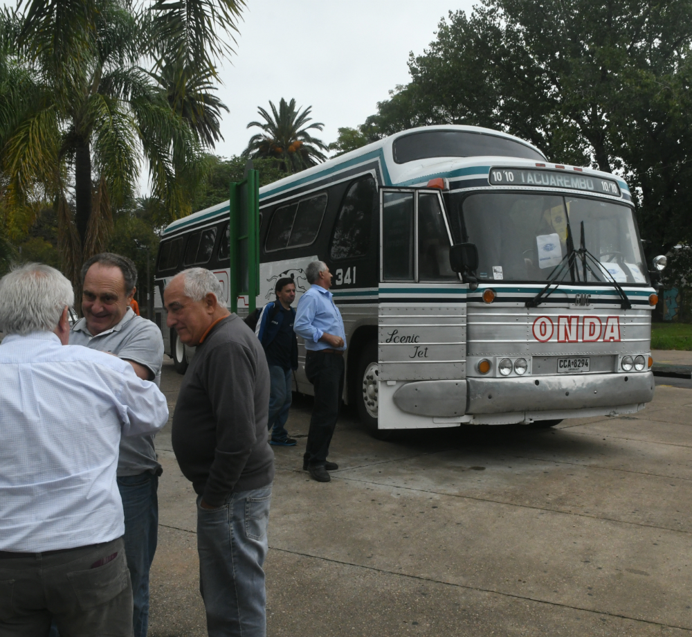 Parte del paseo: conocer por dentro uno de los ómnibus de la empresa ONDA. Foto: Francisco Flores
