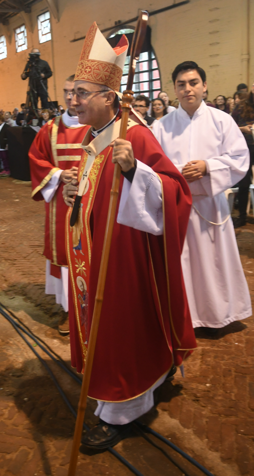 Sturla y el obispo auxiliar, Milton Tróccoli: presidieron la misa final de las fiestas patronales de San Felipe y Santiago. Foto: Francisco Flores.