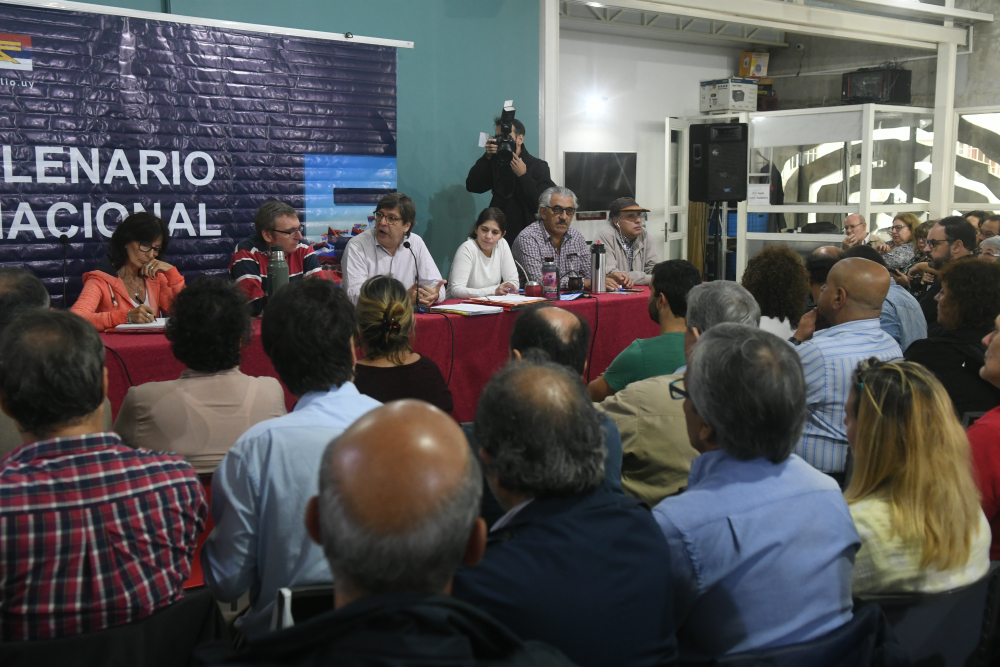Plenario: se contaron mal los votos del Partido Comunista al final de la sesión, Javier Miranda dijo que ese tipo de cosas “pasan”. Foto: Francisco Flores.