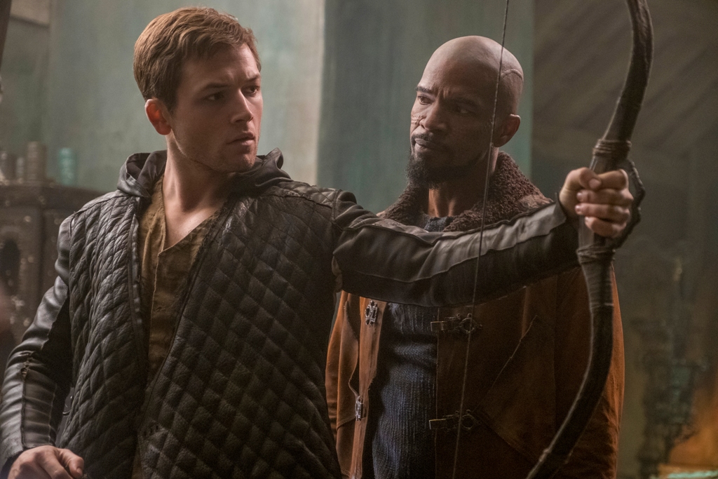 Taron Egerton y Jaime Foxx en Robin Hood