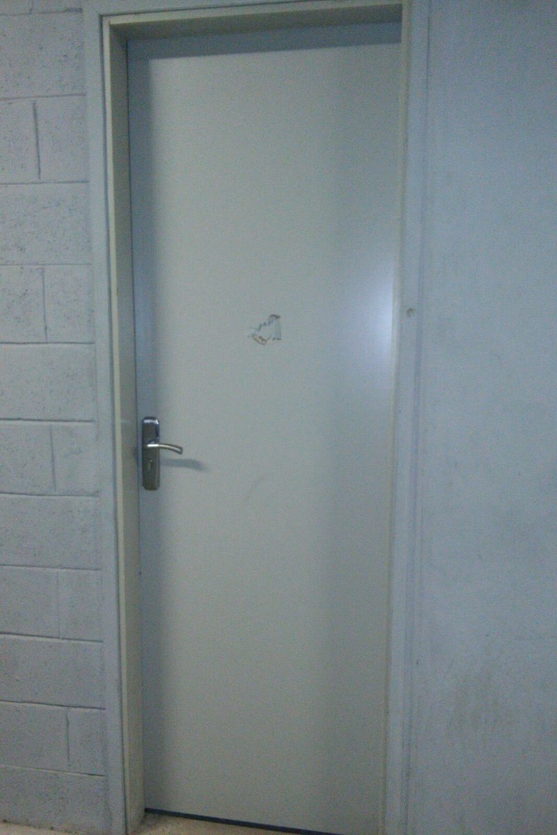 La puerta rota en el CDS.