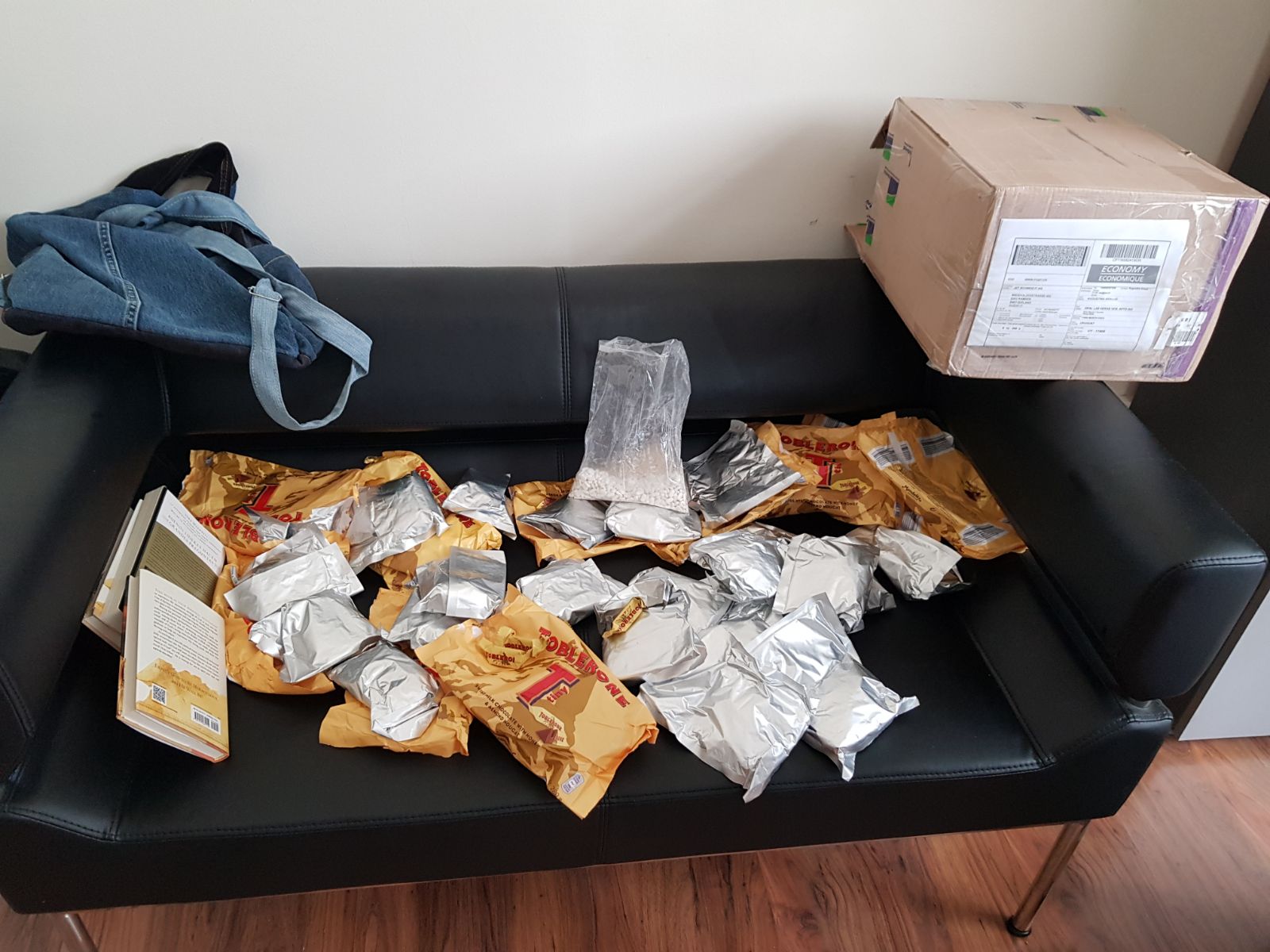 Aduanas incautó miles de pastillas de anfetaminas. Foto: Dirección Nacional de Correo