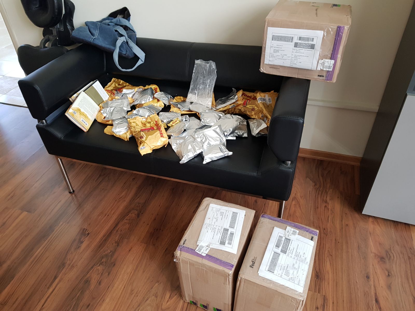 Aduanas incautó miles de pastillas de anfetaminas. Foto: Dirección Nacional de Correo