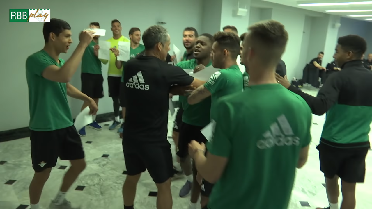 Otro juego del Profesor del Betis. Foto: Captura