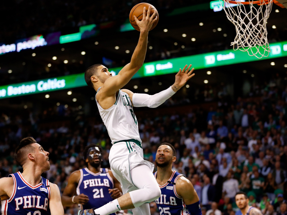 Jayson Tatum tuvo una gran noche en la victoria de los Celtics sobre los Sixers